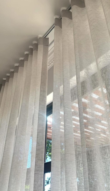 Adjustable-Loure-awnings-1