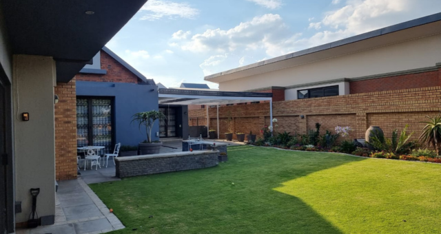 Adjustable-Loure-awnings-10