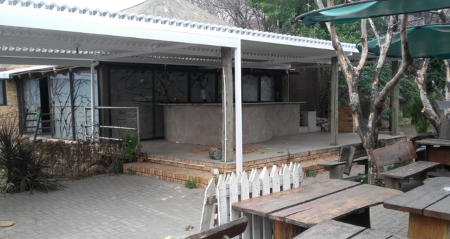 Adjustable-Loure-awnings-2