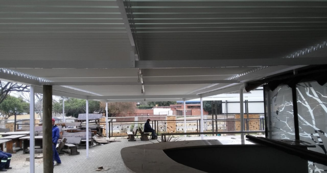 Adjustable-Loure-awnings-4